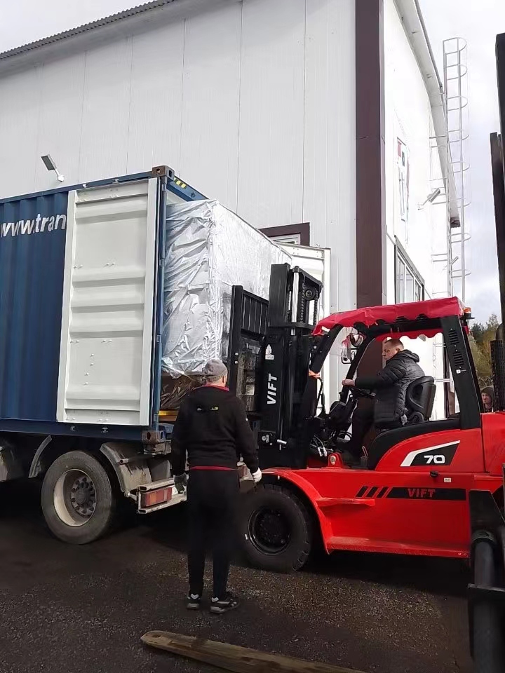 A cheerful visit to our business partner A cheerful visit to our business partner